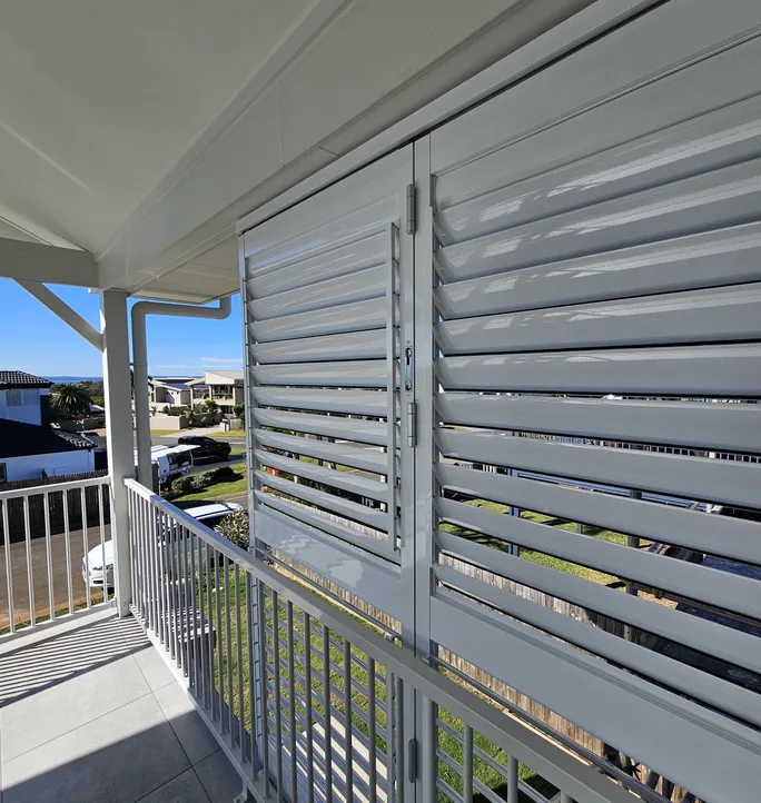 Fixed blade louvres on a balcony