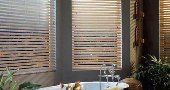 Timber-look Venetian blinds in a bathroom