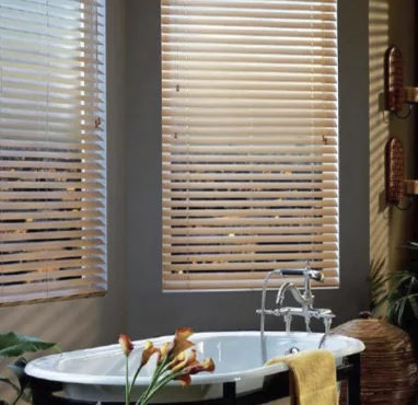 Timber-look Venetian blinds in a bathroom
